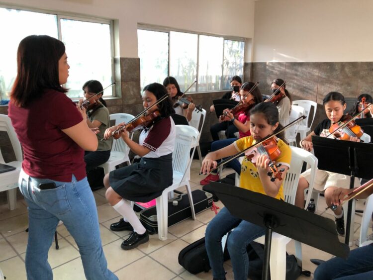 Impulsa IRCA su taller de violín