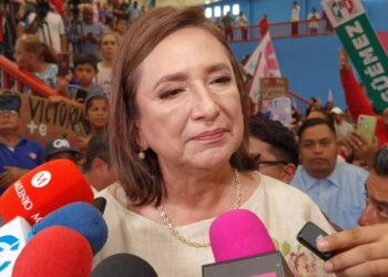 Xóchitl Gálvez le saca a hablar de Cabeza de Vaca. Foto de Alejandro Echartea/Enun2x3