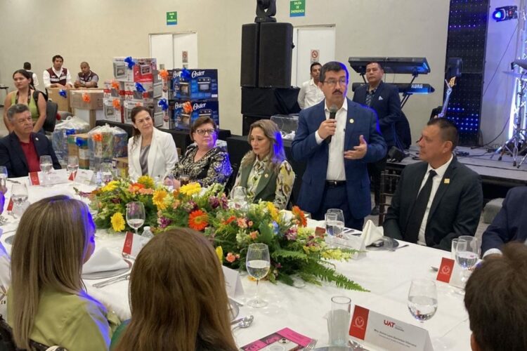 Destaca el rector Dámaso Anaya su reconocimiento a docentes de la UAT