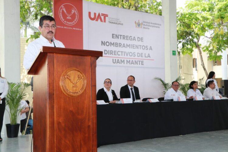 Rector de la UAT entrega nombramientos a nuevos directivos de la UAM Mante