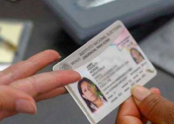 Alertan robo de credenciales de elector a través de Facebook