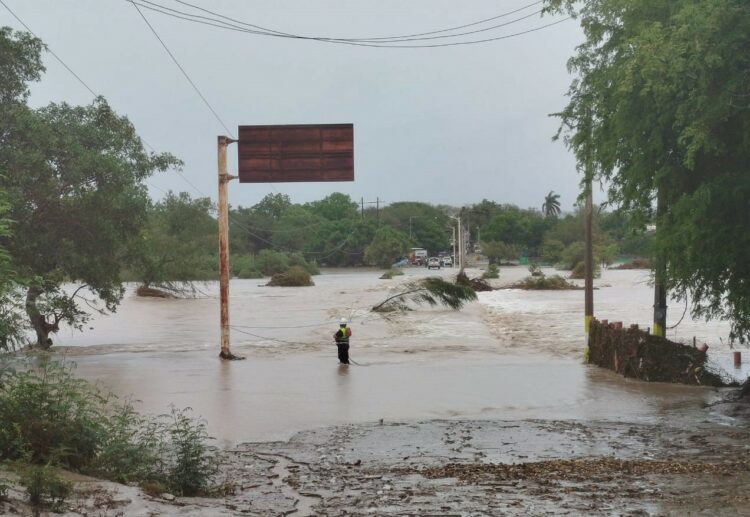 Desalojan a 630 familias por desbordamiento de río Guayalejo en Llera; lluvias torrenciales continuarán