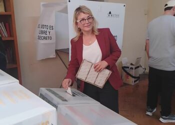 En la cresta de la ola guinda