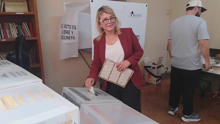 En la cresta de la ola guinda