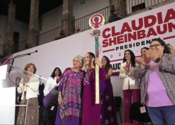 Entregan a Claudia Sheinbaum el bastón de las mujeres