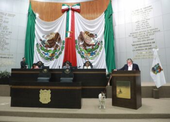 Congreso adopta a Perrucha y Ardillita