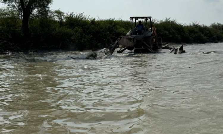 Supervisa AVA trabajos de dragado en el sistema lagunario | Foto: Cortesía