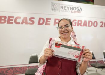 Entrega Gobierno de Reynosa más de 500 Tarjetas de Becas a estudiantes de Posgrado