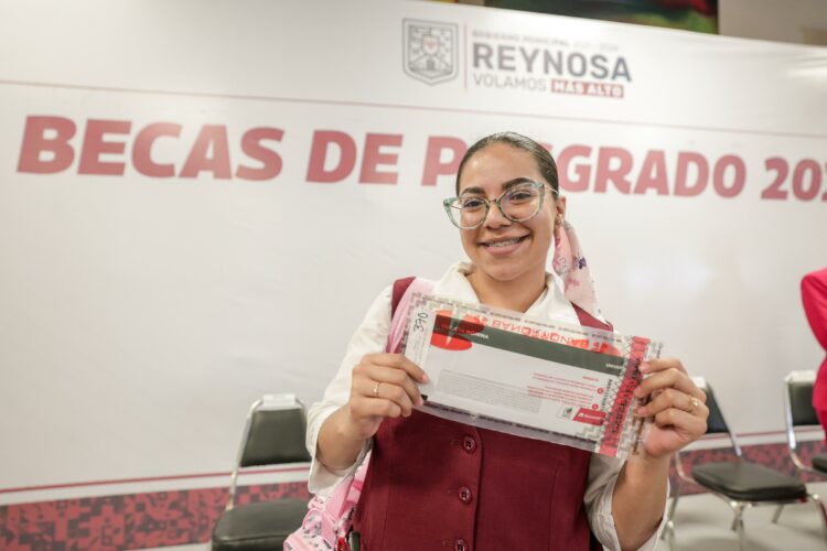 Entrega Gobierno de Reynosa más de 500 Tarjetas de Becas a estudiantes de Posgrado