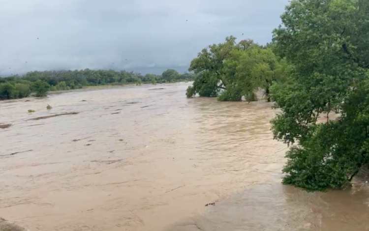 Crecida de ríos deja un muerto en Tamaulipas | Foto: En Un 2x3