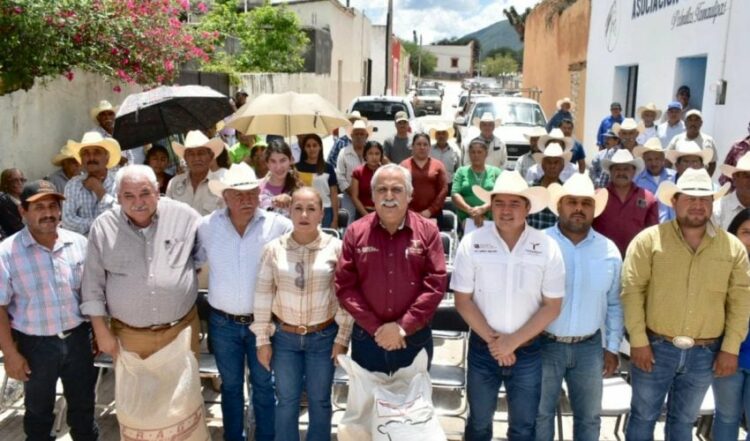 Reciben insumos productores agropecuaríos en Tamaulipas | Foto: Cortesía