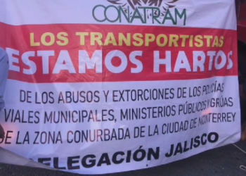 Transportistas denuncian extorsiones en Nuevo León, cierran carretera Saltillo-Monterrey