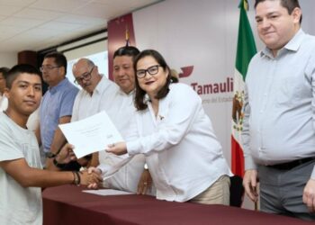 Certifican a estudiantes de la Universidad Tecnológica de Altamira en el idioma inglés