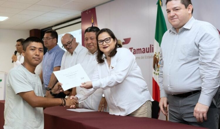 Certifican a estudiantes de la Universidad Tecnológica de Altamira en el idioma inglés