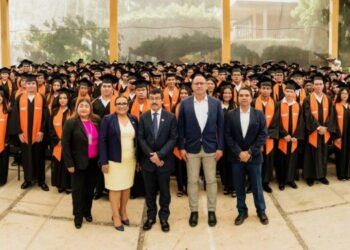 Egresan 310 estudiantes de bachillerato