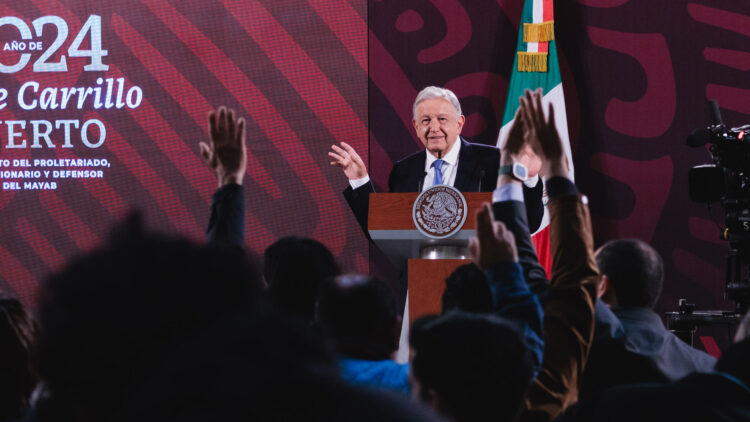 "En pausa" relación con embajadas de EE.UU. y Canadá, declara AMLO. Foto de Presidencia de México