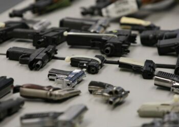 Aseguran vehículos, armamento y detienen a dos hombres en Reynosa