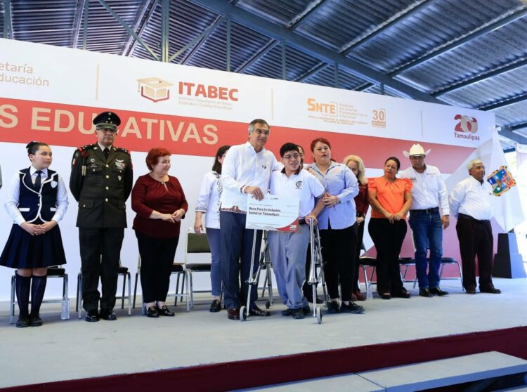 Entrega AVA becas que benefician a 54 mil estudiantes en Tamaulipas