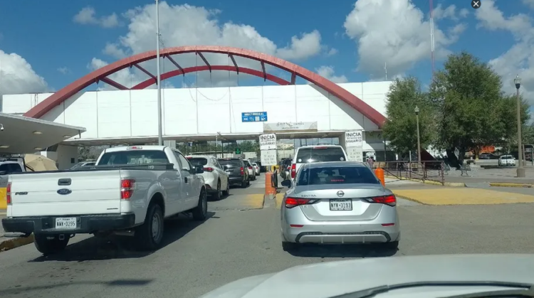 Incrementa aforo vehicular en puentes internacionales de Tamaulipas | Foto: Web