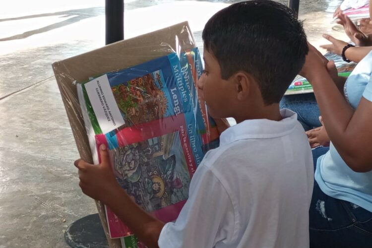 Regresan a clases más de 24 millones de estudiantes en el país