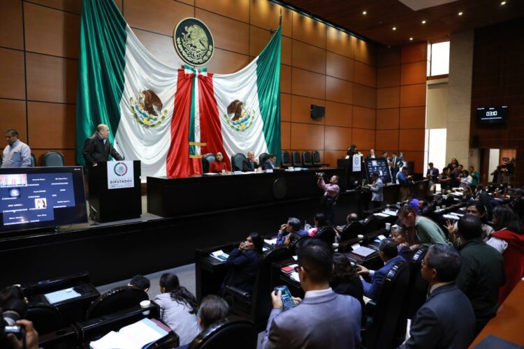 Comisión aprueba dictamen para eliminación de siete organismos autónomos. Foto de X Canal del Congreso
