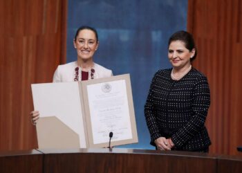 Claudia Sheinbaum recibe constancia de mayoría como presidenta electa de México. Foto de X @RGC_Mx