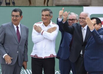 Asiste Américo Villarreal al sexto informe de gobierno del presidente López Obrador