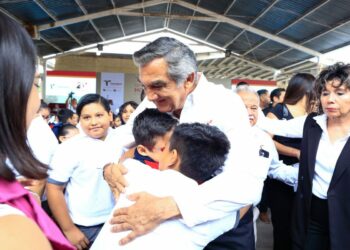 Con educación y valores estudiantes tendrán un mejor futuro: Américo