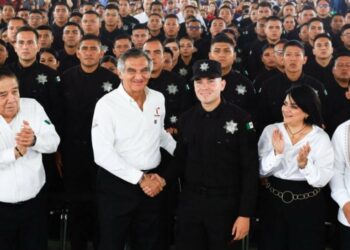 Preside gobernador ceremonia de graduación de cadetes que se incorporan a la Guardia Estatal