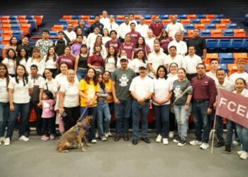 Entrega la UAT en adopción a héroes caninos