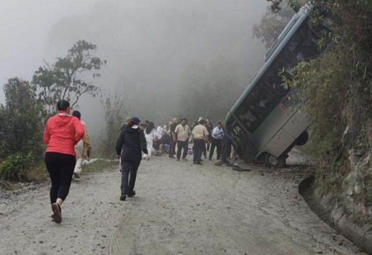 Al menos cuatro mexicanos heridos en accidente en Perú. Foto de @cuscopost