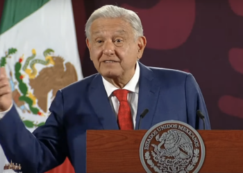 "No pasó a mayores": López Obrador sobre agresión con botella de agua en Veracruz. Foto tomada de video