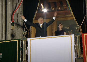 #EnVivo AMLO reconoce a trabajadores mexicanos en su última ceremonia del Grito de Independencia. Foto tomada de video