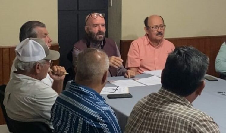 Entregan apoyos a usuarios del Distrito de Riego 026