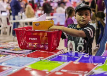 Ofrecen proveedores cientos de productos en la Feria de Regreso a Clases 2024