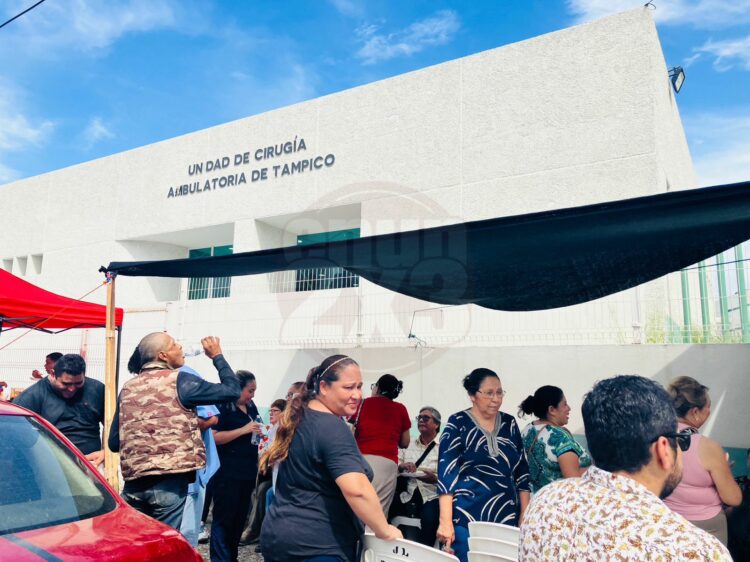 Protestan por falta de insumos en el Hospital Canseco de Tampico. Foto de Tania Villanueva/ EnUn2x3