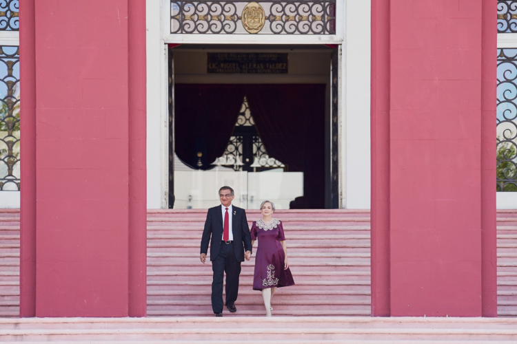Américo Villarreal Anaya, gobernador de Tamaulipas y María de Villarreal, presidenta del DIF Estatal