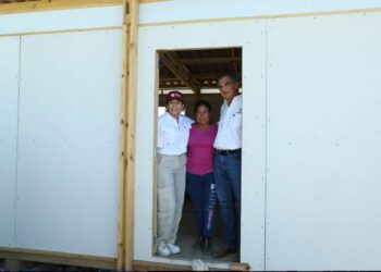 Gobernador de Tamaulipas entrega obras a damnificados por Alberto