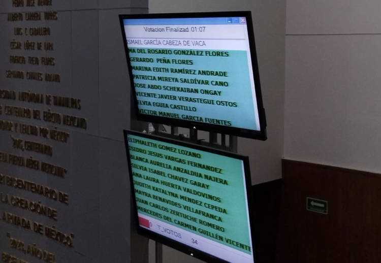 Aunque "nada impide a Cabeza de Vaca integrarse al Congreso" aún no labora. Foto de Xóchitl García para En Un 2x3