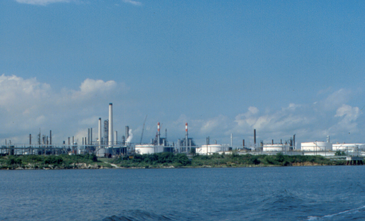 Pemex confirma la muerte de dos personas y 13 heridos tras fuga en Deer Park. Foto de Wikipedia