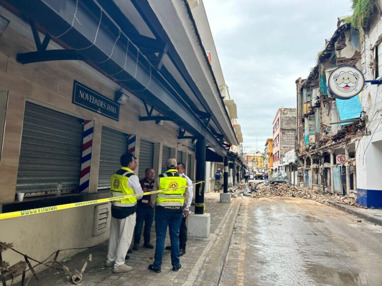 Fuertes lluvias provocan colapso de fachada de hotel y cancelación de concierto de Luis Miguel en Tampico. Foto de Vocería de Seguridad