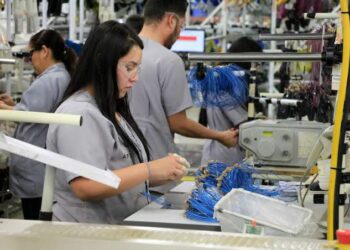 Desconocen dirigentes sindicales cómo se implementará la Ley Silla en maquiladoras | Foto: Web