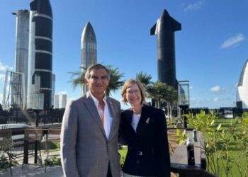 Visita gobernador Américo Villarreal empresa SpaceX en Texas