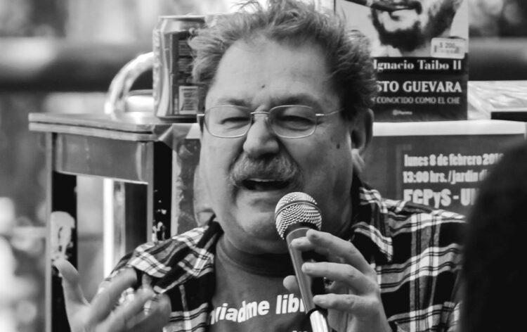 Si nos late el corazón por la izquierda… hay que ponerse a leer: Paco Ignacio Taibo II