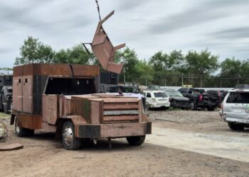 Destruyen 33 vehículos monstruo en Reynosa. Foto de FGR
