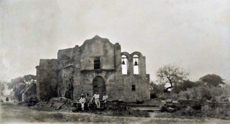 Fotografía de la Iglesia de Nuestra Señora del Rosario de Santillana. ca. 1930, Colección Particular