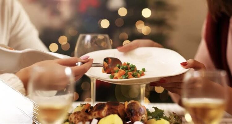 Recomiendan no excederse con alcohol ni comida en celebraciones decembrinas | Foto : Web