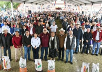 Reciben productores agrícolas de la zona norte de Tamaulipas semilla de sorgo y diésel