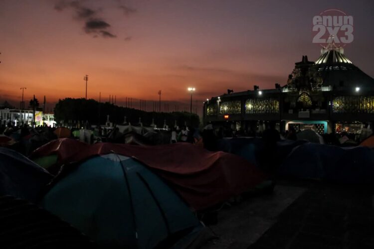Peregrinas y peregrinos celebran el Día de la Virgen Fotografías: Jiroko Nakamura