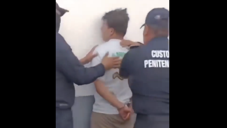 Difunden video de custodios golpeando a 'Fofo' Márquez. Foto tomada de video
